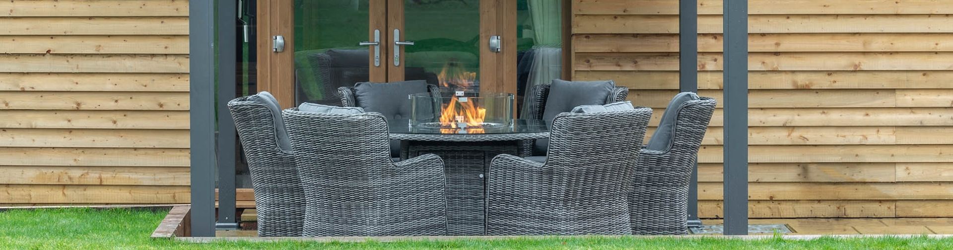 Charlotte Aluminium Slatted Pergola fire pit