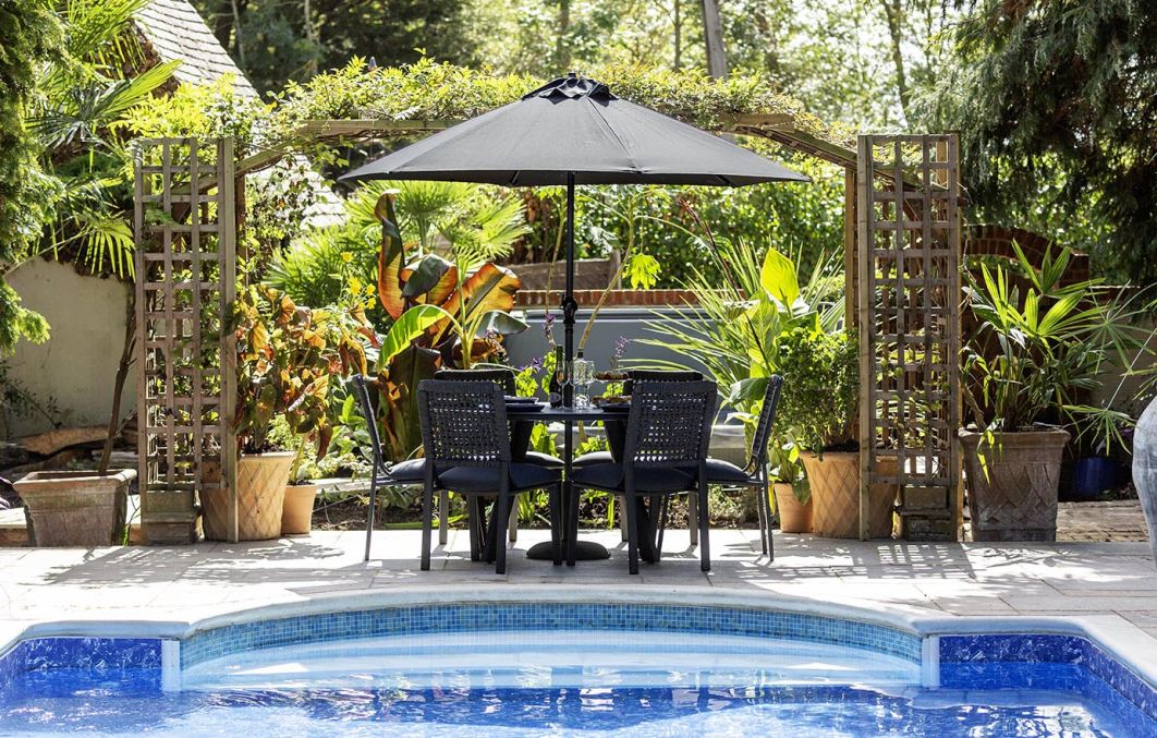 Marlowe Artisan 6 Seat Dining Set with Round Table