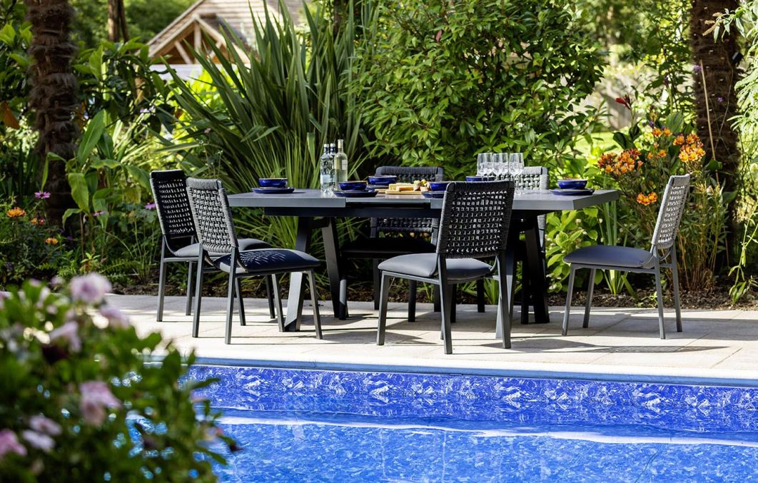 Marlowe Artisan 6-Seat Extending Dining Set