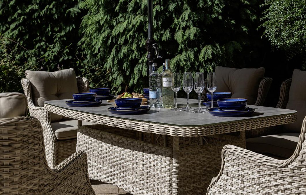 Windsor Heritage 6 Seat Dining Set with Rectangular Table