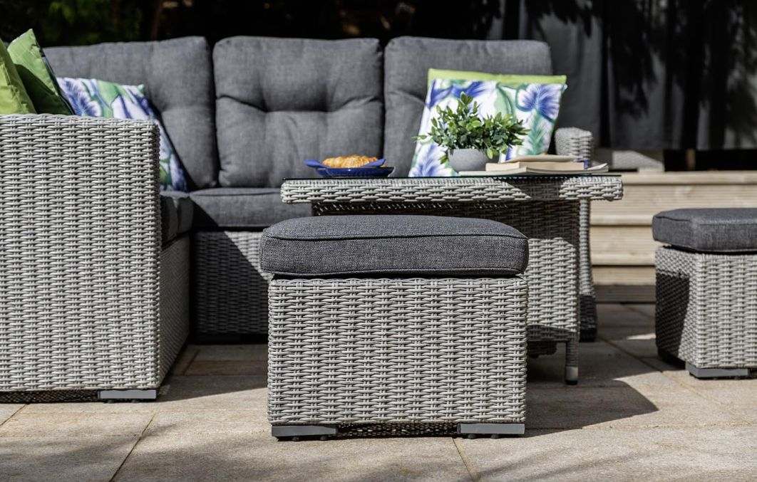 Savannah Compact Corner Set Height Adjustable Table