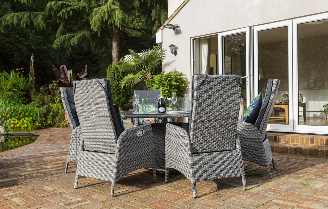 Sandringham Fire Pit Set 6 Recliner Round Table