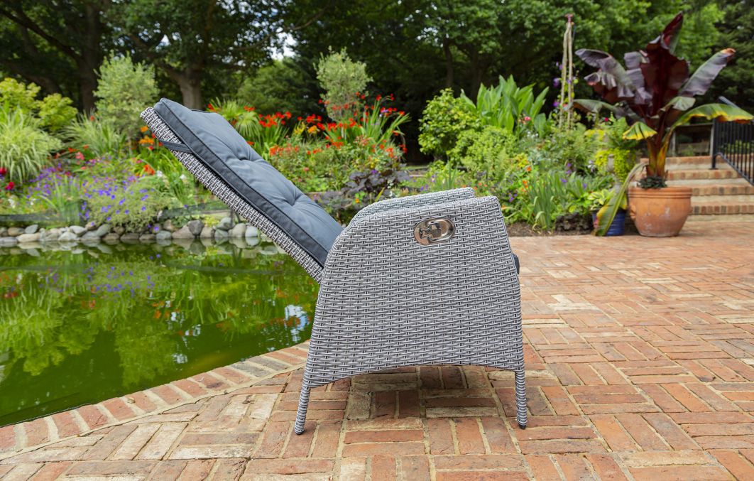 Sandringham Fire Pit Set 6 Recliner Round Table