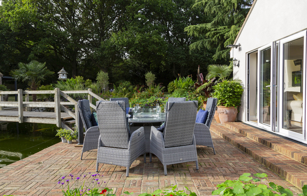 Sandringham Fire Pit Set 6 Recliner Round Table