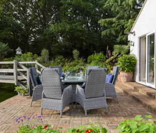 Sandringham Fire Pit Set 6 Recliner Round Table